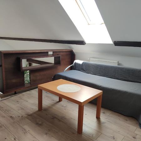 بييشتِني Attic Apartment المظهر الخارجي الصورة