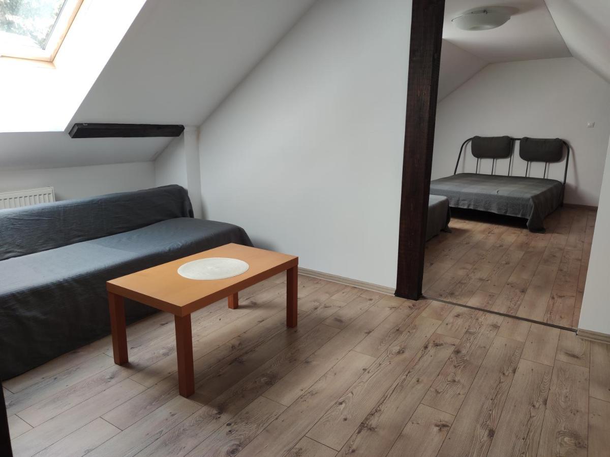 بييشتِني Attic Apartment المظهر الخارجي الصورة